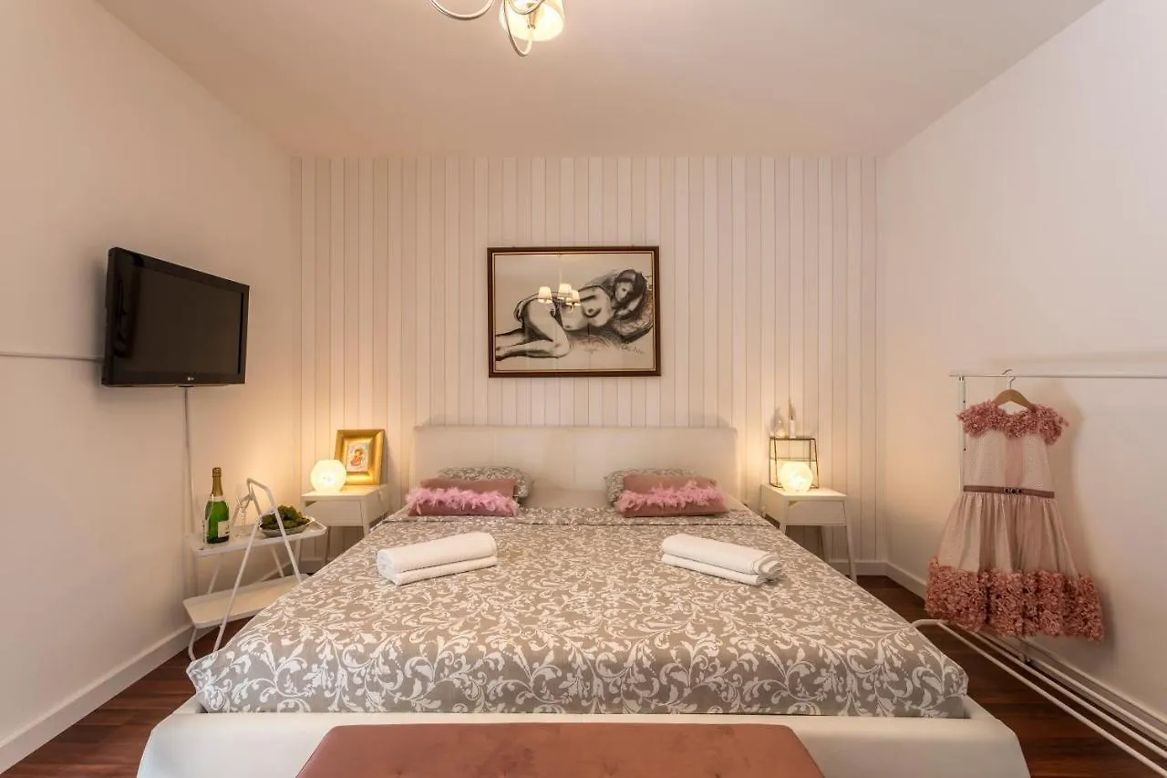 Dalmatian 230M2 With Pool And Garden Near The Old Town For Families Apartment Split Croatia