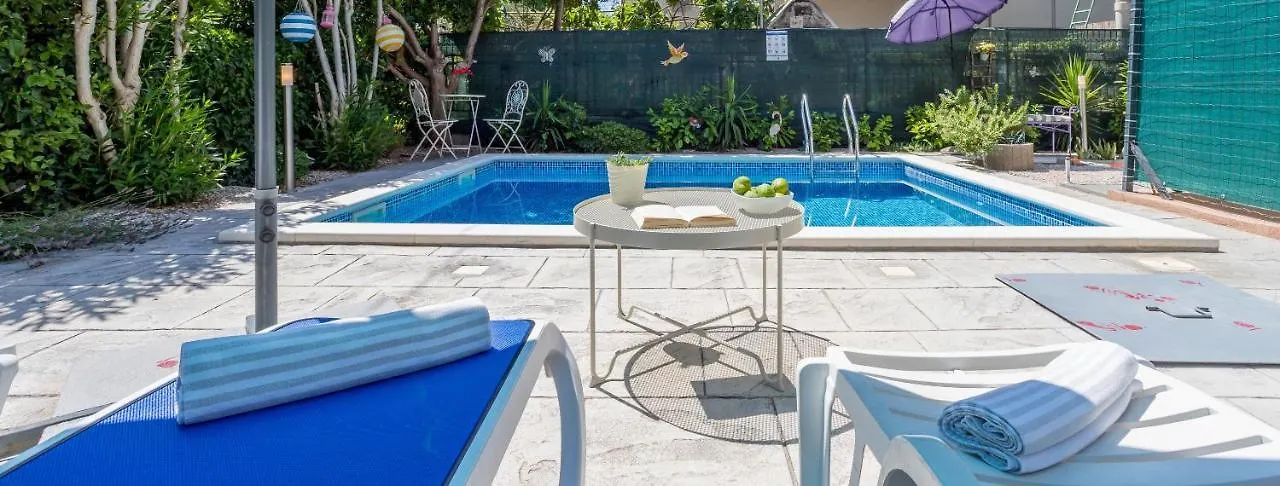 Dalmatian 230M2 With Pool And Garden Near The Old Town For Families Apartment Split
