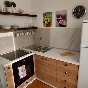  Apartment R&e